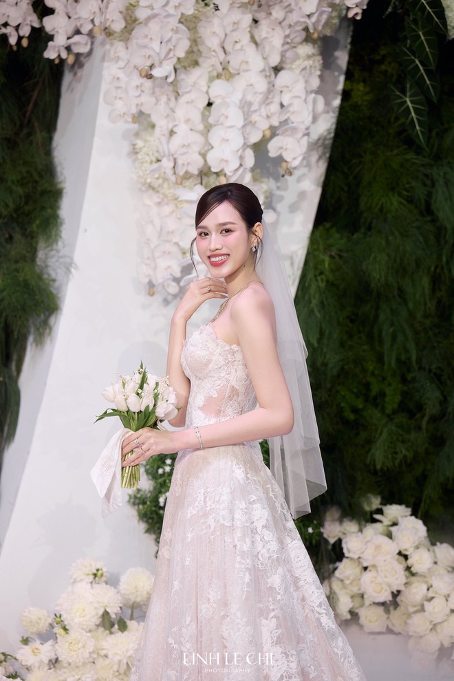 Toàn cảnh đám cưới Đỗ Hà tại Quảng Trị: Cô dâu đẹp 100 điểm, doanh nhân Viết Vương dặn dò vợ 1 chuyện!- Ảnh 2. Toàn cảnh đám cưới Đỗ Hà tại Quảng Trị: Cô dâu đẹp 100 điểm, doanh nhân Viết Vương dặn dò vợ 1 chuyện!- Ảnh 2.