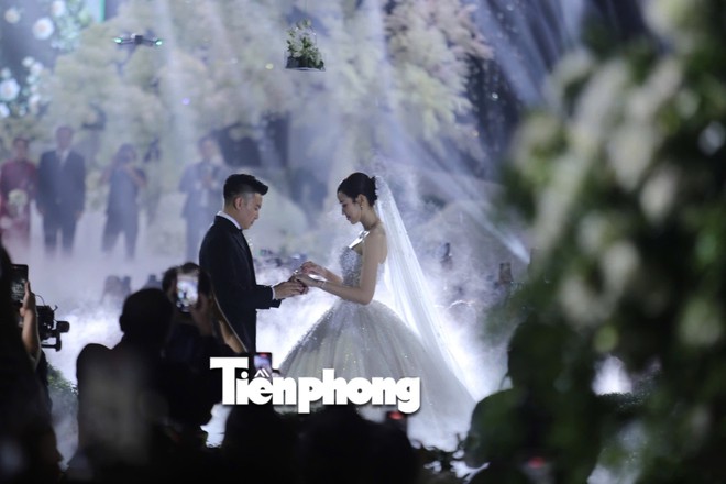 Doanh nhân Viết Vương thề nguyện nắm tay Đỗ Thị Hà đến hết cuộc đời- Ảnh 3.