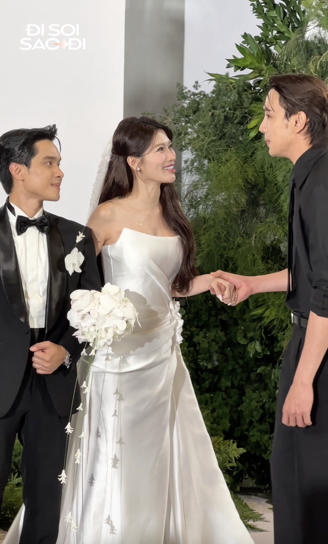 Đám cưới Quỳnh Châu và thiếu gia: Cô dâu khóc nức nở, dàn nghệ sĩ "quẩy" tưng bừng!- Ảnh 22. Đám cưới Quỳnh Châu và thiếu gia: Cô dâu khóc nức nở, dàn nghệ sĩ "quẩy" tưng bừng!- Ảnh 22.