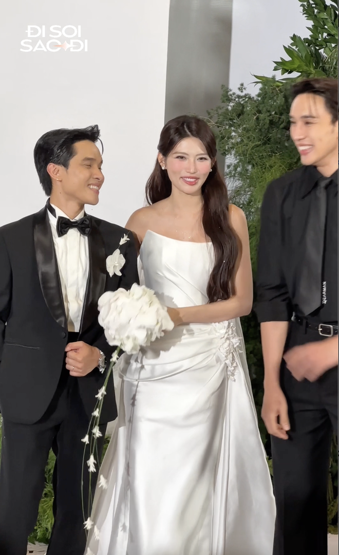 Đám cưới Quỳnh Châu và thiếu gia: Cô dâu khóc nức nở, dàn nghệ sĩ "quẩy" tưng bừng!- Ảnh 21. Đám cưới Quỳnh Châu và thiếu gia: Cô dâu khóc nức nở, dàn nghệ sĩ "quẩy" tưng bừng!- Ảnh 21.