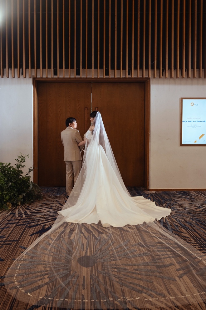 Đám cưới Quỳnh Châu và thiếu gia: Cô dâu khóc nức nở, dàn nghệ sĩ "quẩy" tưng bừng!- Ảnh 10. Đám cưới Quỳnh Châu và thiếu gia: Cô dâu khóc nức nở, dàn nghệ sĩ "quẩy" tưng bừng!- Ảnh 10.