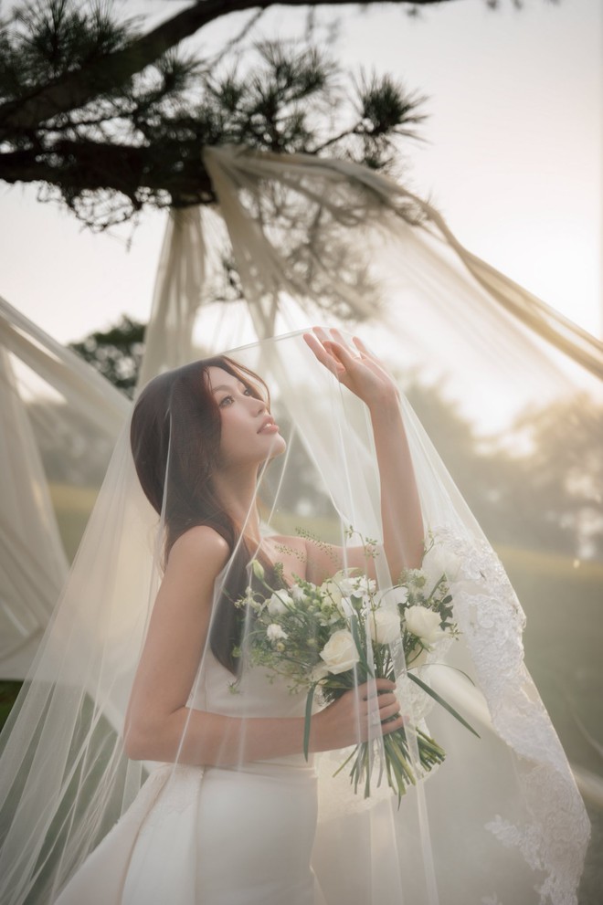Á hậu Quỳnh Châu da săn chắc, ẩm mịn và hồng hào nhờ chăm uống 1 loại nước nhỏ xinh: Xương khớp cũng cần để dẻo dai và khỏe mạnh- Ảnh 1. Á hậu Quỳnh Châu da săn chắc, ẩm mịn và hồng hào nhờ chăm uống 1 loại nước nhỏ xinh: Xương khớp cũng cần để dẻo dai và khỏe mạnh- Ảnh 1.