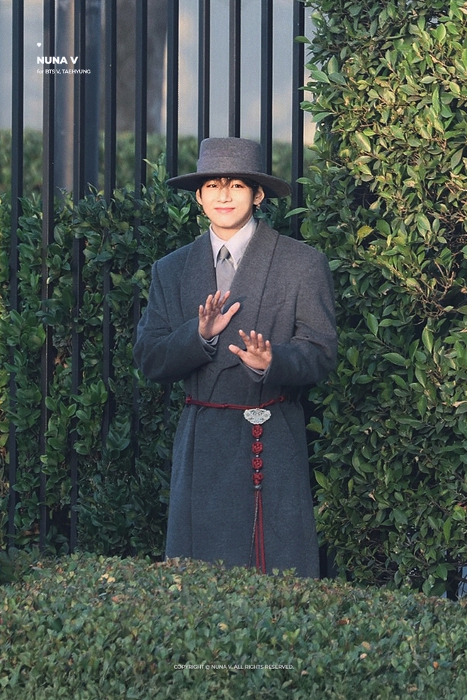 Tiêu chuẩn sắc đẹp của dân Hàn khiến V (BTS) "biến dạng"- Ảnh 6. Tiêu chuẩn sắc đẹp của dân Hàn khiến V (BTS) "biến dạng"- Ảnh 6.