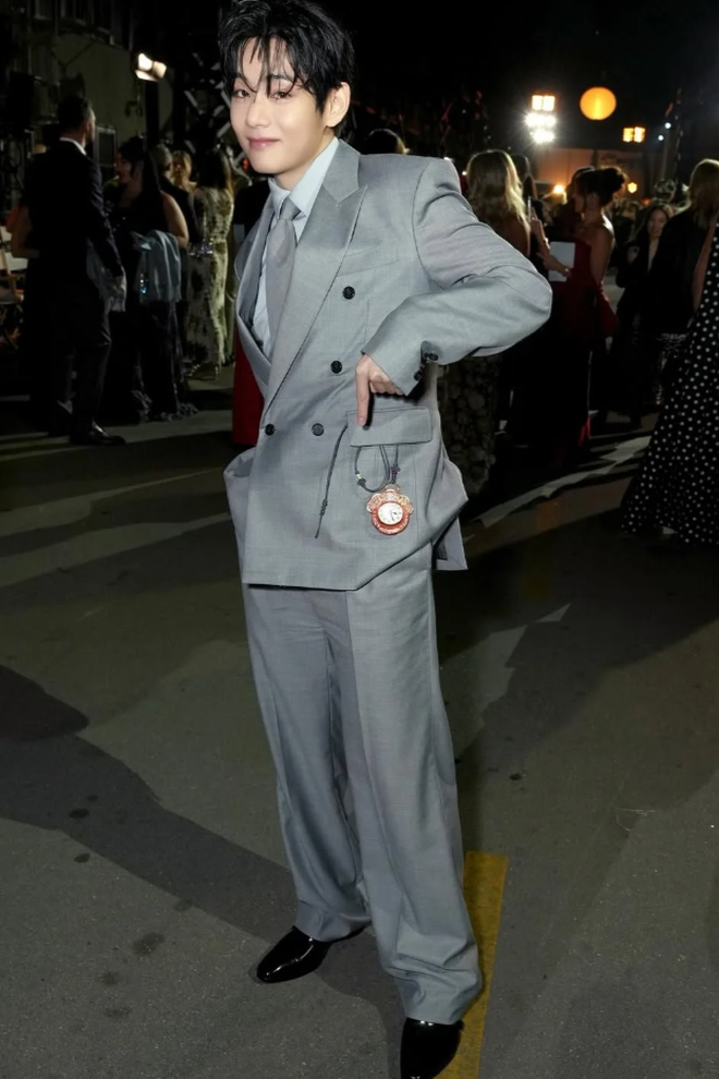 Tiêu chuẩn sắc đẹp của dân Hàn khiến V (BTS) "biến dạng"- Ảnh 9. Tiêu chuẩn sắc đẹp của dân Hàn khiến V (BTS) "biến dạng"- Ảnh 9.