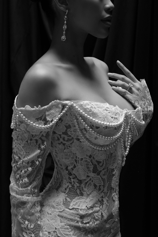 Ảnh cưới nét căng của em chồng Hà Tăng lên thẳng tạp chí châu Âu: Váy và nhẫn cưới "khủng" được hé lộ- Ảnh 10.