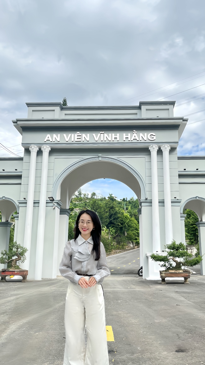 Chân dung cô gái 22 tuổi đi "bán mộ"- Ảnh 2. Chân dung cô gái 22 tuổi đi "bán mộ"- Ảnh 2.