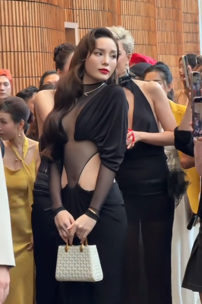 Họp báo của Hương Giang nhưng Kỳ Duyên lại đẹp quá- Ảnh 1. Họp báo của Hương Giang nhưng Kỳ Duyên lại đẹp quá- Ảnh 1.