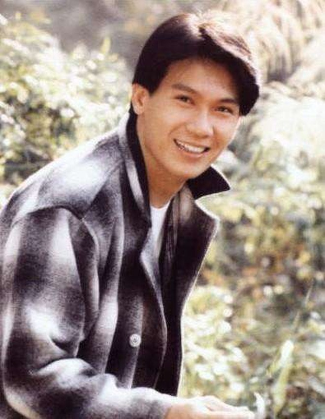 Tang thương bao trùm Cbiz: "Triển Chiêu đẹp trai bậc nhất màn ảnh" đột tử- Ảnh 2. Tang thương bao trùm Cbiz: "Triển Chiêu đẹp trai bậc nhất màn ảnh" đột tử- Ảnh 2.