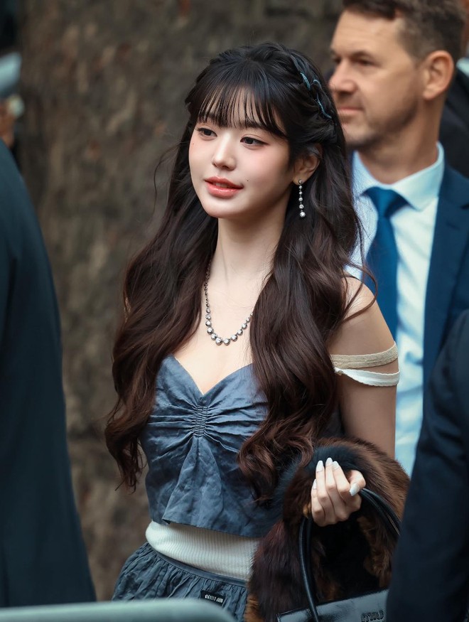 Vũ trụ hot girl Miu Miu: Lộ khung hình nóng bỏng của công chúa Kpop và "thánh sexy" Kylie Jenner- Ảnh 3.