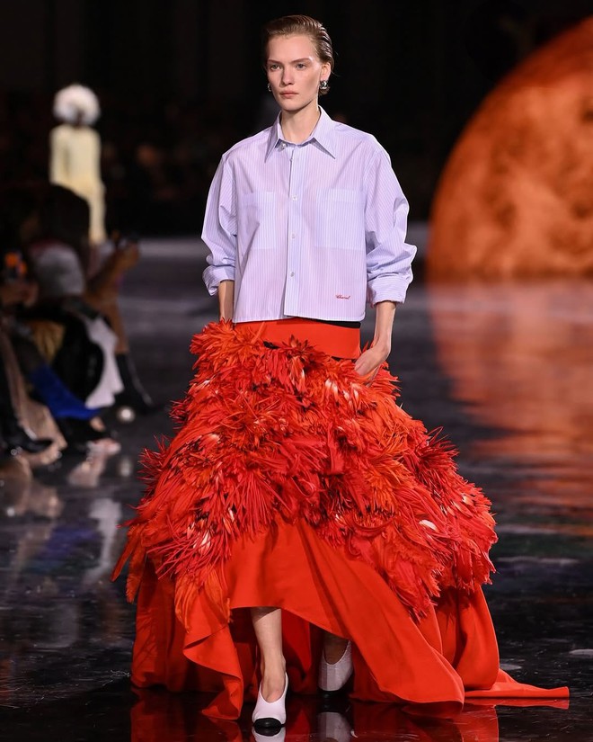 Chanel vừa tới một thiên hà mới với màn debut của Matthieu Blazy- Ảnh 3.