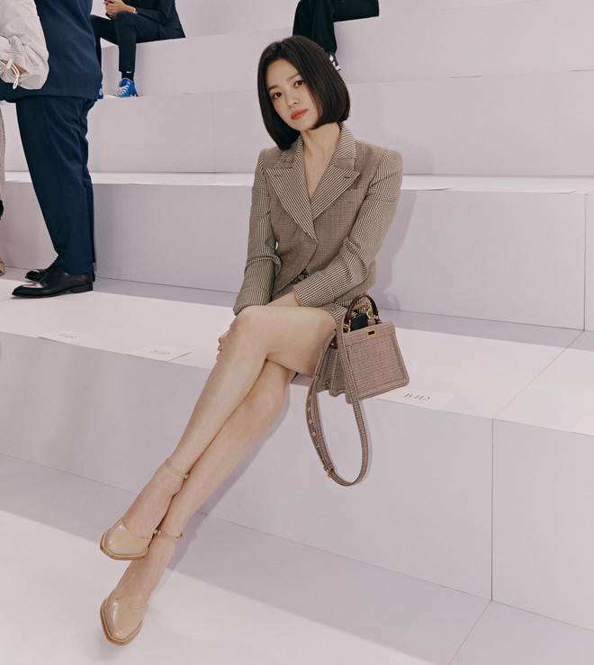 Song Hye Kyo có 3 thứ để tăng khí chất, phụ nữ tuổi 40 chỉ cần mặc theo- Ảnh 6.