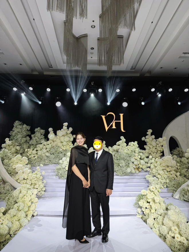 Chị gái Đỗ Hà đăng ảnh với chồng trong lễ cưới em gái, bất ngờ vấp tranh cãi- Ảnh 1.