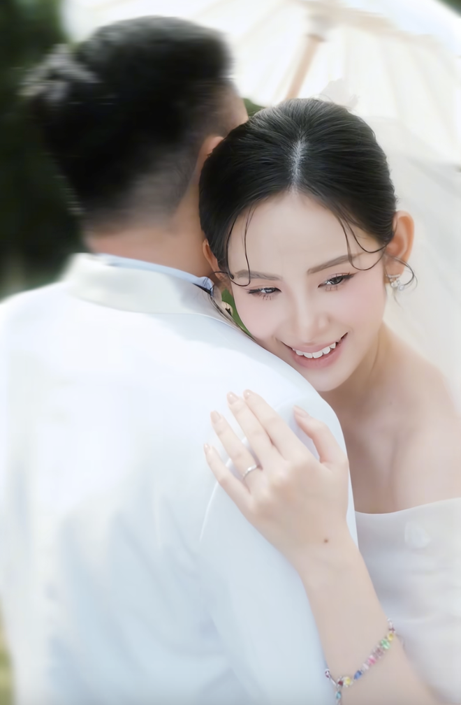 Chân dung thiếu gia Việt cưới mỹ nhân có "nụ cười triệu view" hot nhất hôm nay- Ảnh 7.