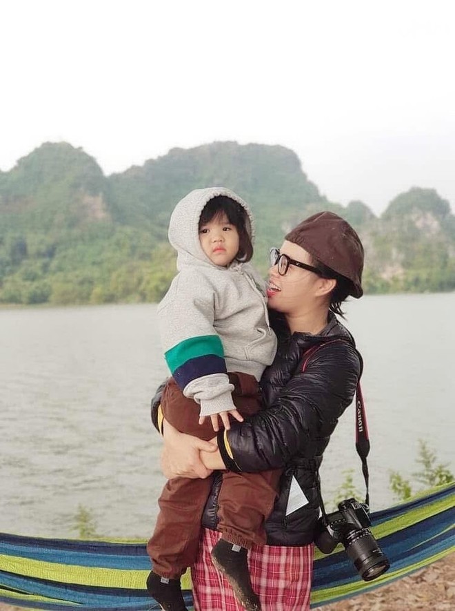 "Cô giáo nhí" 7 tuổi mở lớp tiếng Anh tại nhà, phong thái ai cũng trầm trồ- Ảnh 2.