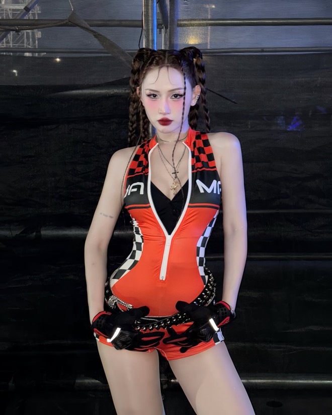 Quá bốc lửa, nữ dancer của Dương Domic leo thẳng hot search- Ảnh 13. Quá bốc lửa, nữ dancer của Dương Domic leo thẳng hot search- Ảnh 13.