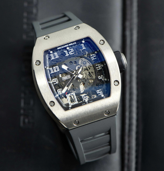 Trớ trêu: Đức Phạm và Vũ Thúy Quỳnh mang đồng hồ đôi tiền tỷ, giống quà đòi lại Diệp Lâm Anh- Ảnh 4. Trớ trêu: Đức Phạm và Vũ Thúy Quỳnh mang đồng hồ đôi tiền tỷ, giống quà đòi lại Diệp Lâm Anh- Ảnh 4.