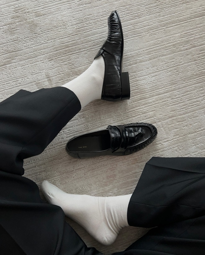 Mùa loafer tới: Kiểu giày quiet luxury khiến Kendall Jenner mê mệt vì năm nay có 1 điểm mới- Ảnh 7. Mùa loafer tới: Kiểu giày quiet luxury khiến Kendall Jenner mê mệt vì năm nay có 1 điểm mới- Ảnh 7.