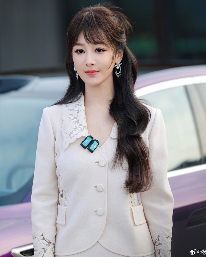 Địch Lệ Nhiệt Ba khiến Dương Tử xấu hổ- Ảnh 2. Địch Lệ Nhiệt Ba khiến Dương Tử xấu hổ- Ảnh 2.