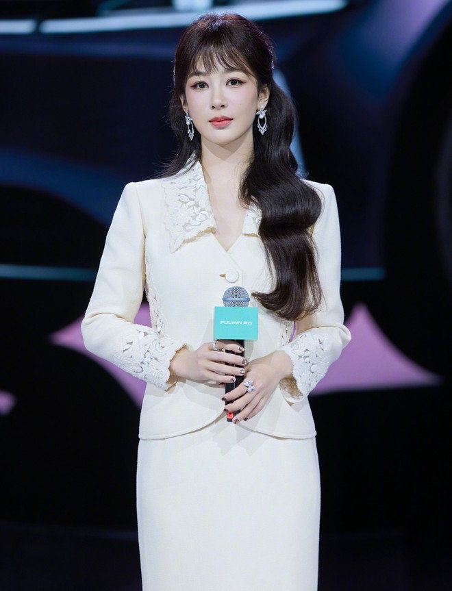 Địch Lệ Nhiệt Ba khiến Dương Tử xấu hổ- Ảnh 3. Địch Lệ Nhiệt Ba khiến Dương Tử xấu hổ- Ảnh 3.