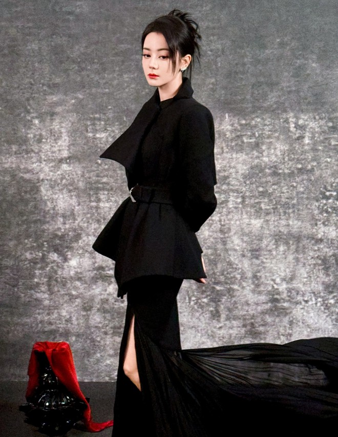 Địch Lệ Nhiệt Ba khiến Dương Tử xấu hổ- Ảnh 8. Địch Lệ Nhiệt Ba khiến Dương Tử xấu hổ- Ảnh 8.