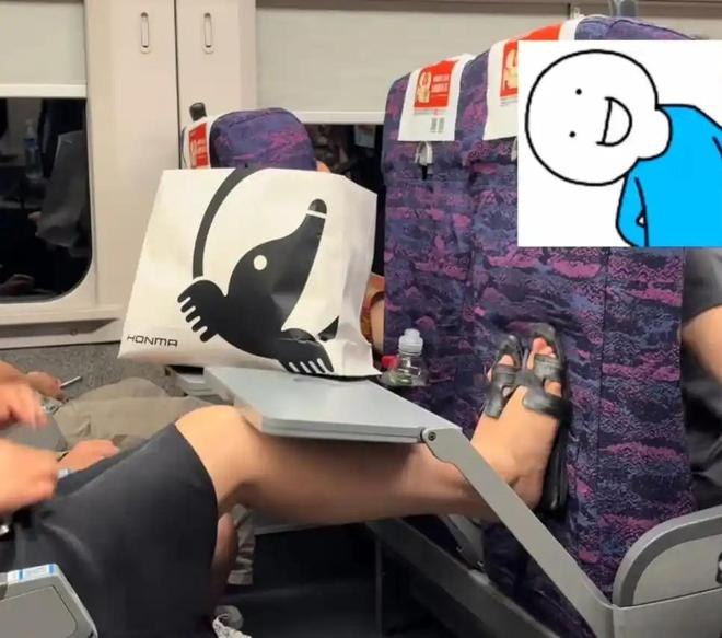 Video chiếc ghế khổ nhất thế giới: Sự bình tĩnh và khôn ngoan của người ngồi lên nó lọt vào tâm điểm- Ảnh 2. Video chiếc ghế khổ nhất thế giới: Sự bình tĩnh và khôn ngoan của người ngồi lên nó lọt vào tâm điểm- Ảnh 2.