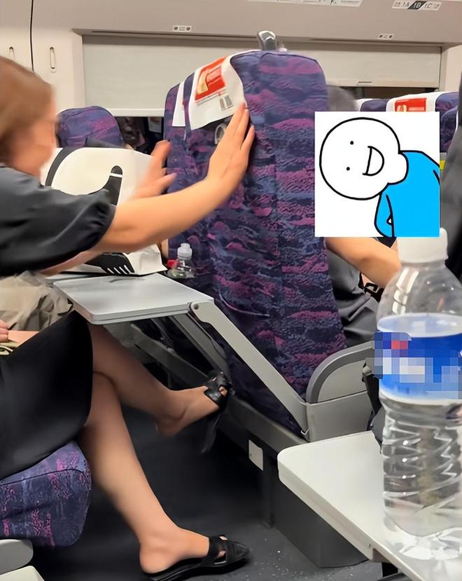 Video chiếc ghế khổ nhất thế giới: Sự bình tĩnh và khôn ngoan của người ngồi lên nó lọt vào tâm điểm- Ảnh 1. Video chiếc ghế khổ nhất thế giới: Sự bình tĩnh và khôn ngoan của người ngồi lên nó lọt vào tâm điểm- Ảnh 1.