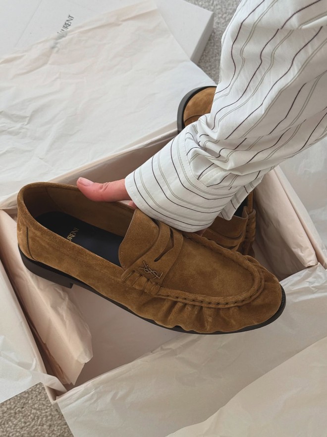 Mùa loafer tới: Kiểu giày quiet luxury khiến Kendall Jenner mê mệt vì năm nay có 1 điểm mới- Ảnh 14. Mùa loafer tới: Kiểu giày quiet luxury khiến Kendall Jenner mê mệt vì năm nay có 1 điểm mới- Ảnh 14.