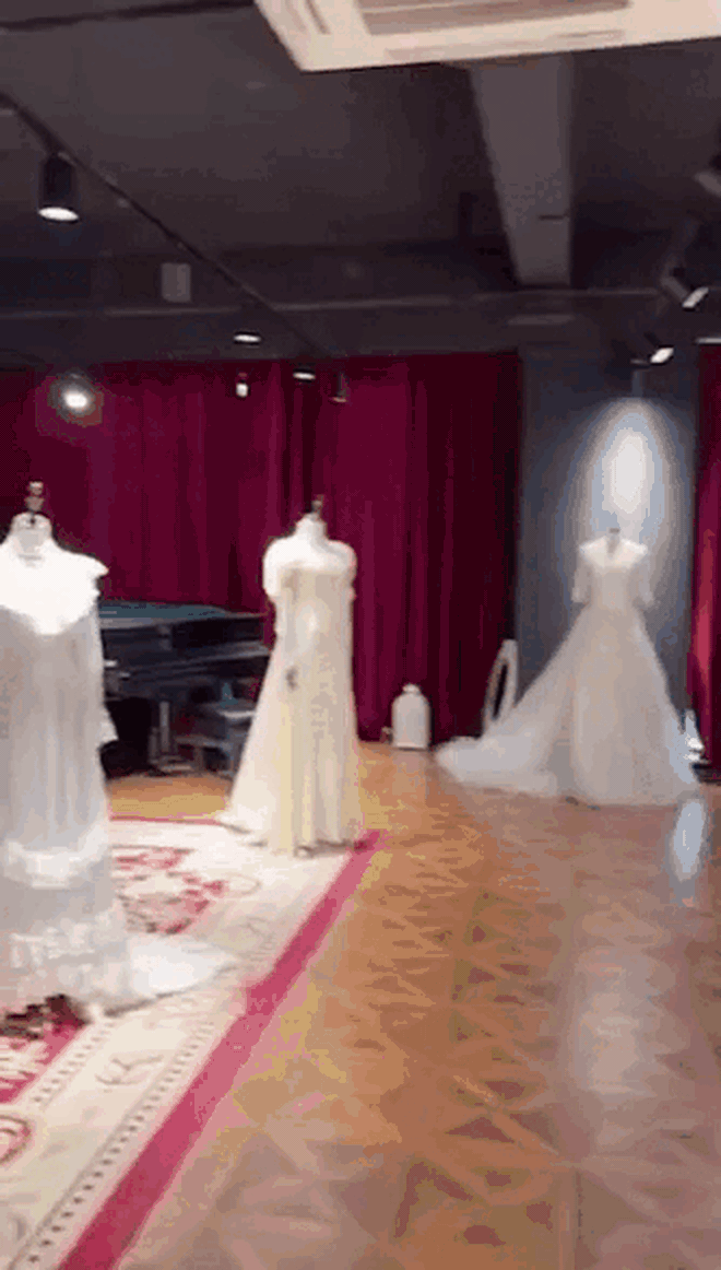 "Phú bà" xứ Trung sở hữu nhan sắc khiến mọi người ngẩn ngơ, cuộc sống trong biệt phủ 1.200m² xa hoa đến choáng váng- Ảnh 8. "Phú bà" xứ Trung sở hữu nhan sắc khiến mọi người ngẩn ngơ, cuộc sống trong biệt phủ 1.200m² xa hoa đến choáng váng- Ảnh 8.