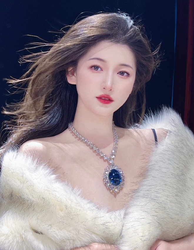 "Phú bà" xứ Trung sở hữu nhan sắc khiến mọi người ngẩn ngơ, cuộc sống trong biệt phủ 1.200m² xa hoa đến choáng váng- Ảnh 1. "Phú bà" xứ Trung sở hữu nhan sắc khiến mọi người ngẩn ngơ, cuộc sống trong biệt phủ 1.200m² xa hoa đến choáng váng- Ảnh 1.