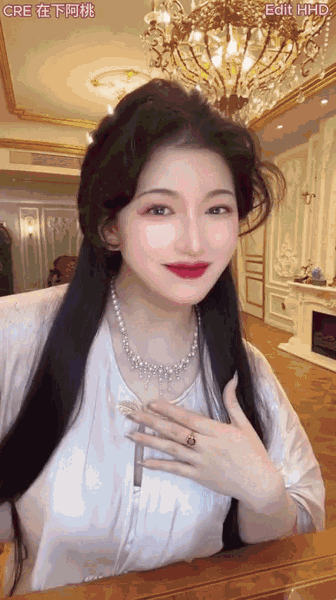 "Phú bà" xứ Trung sở hữu nhan sắc khiến mọi người ngẩn ngơ, cuộc sống trong biệt phủ 1.200m² xa hoa đến choáng váng- Ảnh 4. "Phú bà" xứ Trung sở hữu nhan sắc khiến mọi người ngẩn ngơ, cuộc sống trong biệt phủ 1.200m² xa hoa đến choáng váng- Ảnh 4.