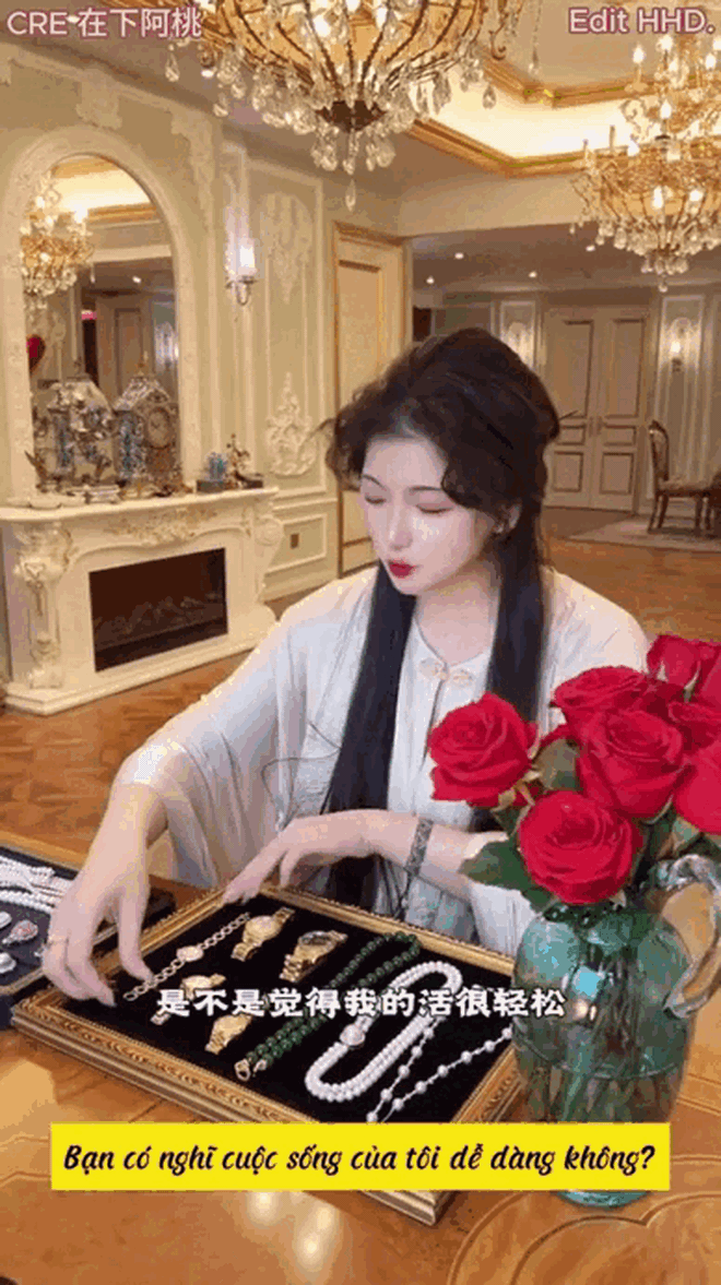 "Phú bà" xứ Trung sở hữu nhan sắc khiến mọi người ngẩn ngơ, cuộc sống trong biệt phủ 1.200m² xa hoa đến choáng váng- Ảnh 3. "Phú bà" xứ Trung sở hữu nhan sắc khiến mọi người ngẩn ngơ, cuộc sống trong biệt phủ 1.200m² xa hoa đến choáng váng- Ảnh 3.