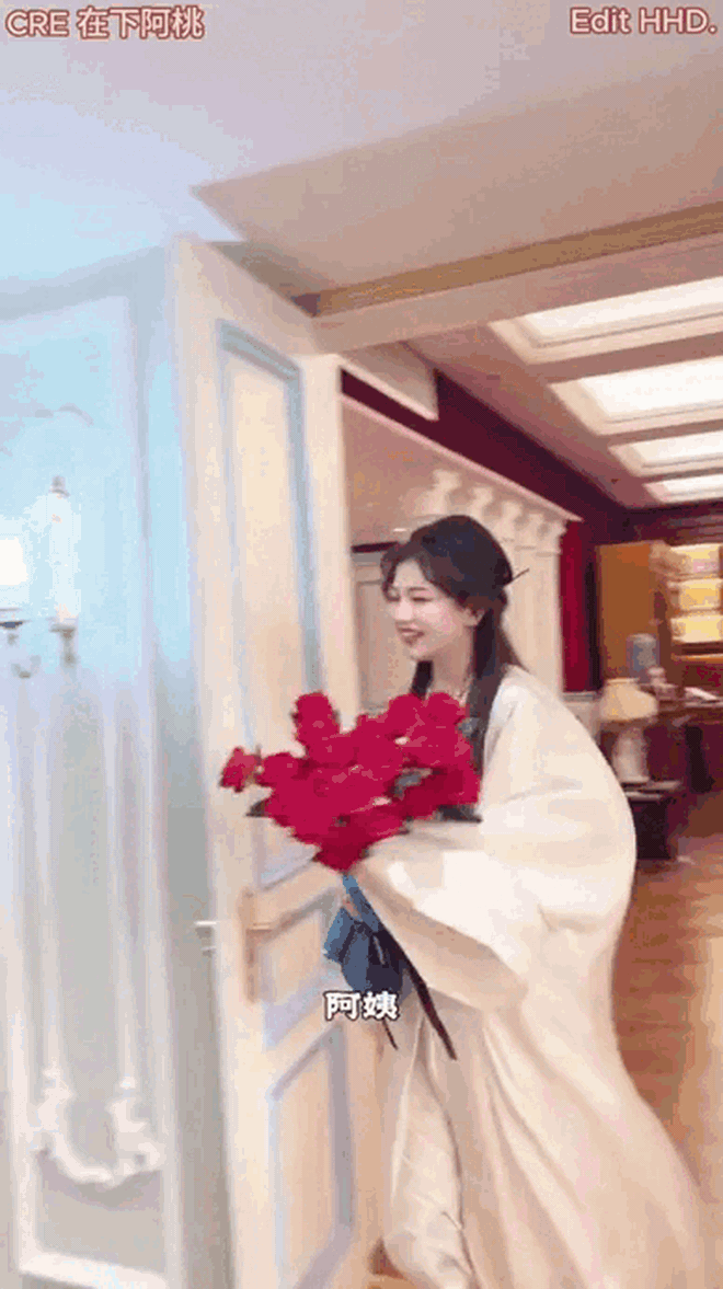 "Phú bà" xứ Trung sở hữu nhan sắc khiến mọi người ngẩn ngơ, cuộc sống trong biệt phủ 1.200m² xa hoa đến choáng váng- Ảnh 5. "Phú bà" xứ Trung sở hữu nhan sắc khiến mọi người ngẩn ngơ, cuộc sống trong biệt phủ 1.200m² xa hoa đến choáng váng- Ảnh 5.