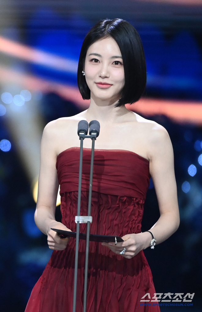 Song Hye Kyo và Son Ye Jin cùng làm một điều, không hổ danh 2 đại mỹ nhân showbiz- Ảnh 6. Song Hye Kyo và Son Ye Jin cùng làm một điều, không hổ danh 2 đại mỹ nhân showbiz- Ảnh 6.