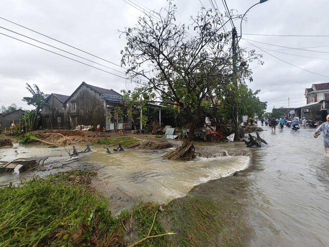 &ldquo;Một lời v&ocirc; t&igrave;nh cũng l&agrave;m đau th&ecirc;m một tr&aacute;i tim đang kiệt sức&rdquo;: Người cứu hộ trong rốn lũ Ho&agrave; Thịnh l&ecirc;n tiếng- Ảnh 4.