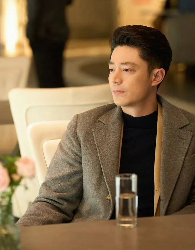 Ảnh thời trẻ của mỹ nam "mặt lạnh cơ địa", U50 vẫn tiết kiệm nụ cười nhưng visual được ví như "siêu xe"- Ảnh 3.