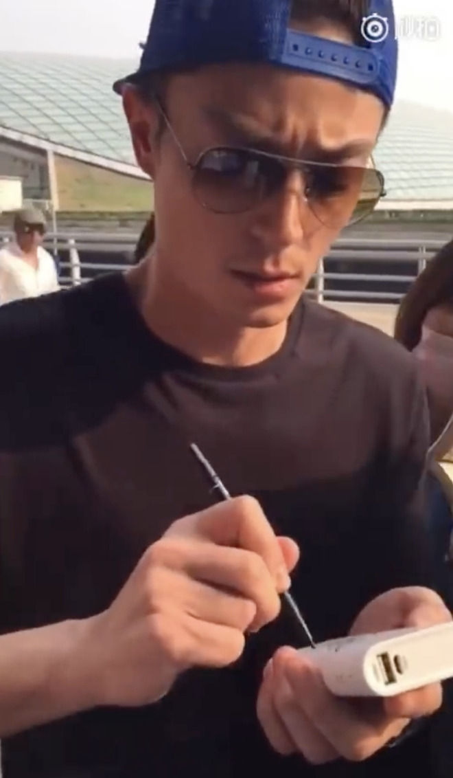 Ảnh thời trẻ của mỹ nam "mặt lạnh cơ địa", U50 vẫn tiết kiệm nụ cười nhưng visual được ví như "siêu xe"- Ảnh 1.