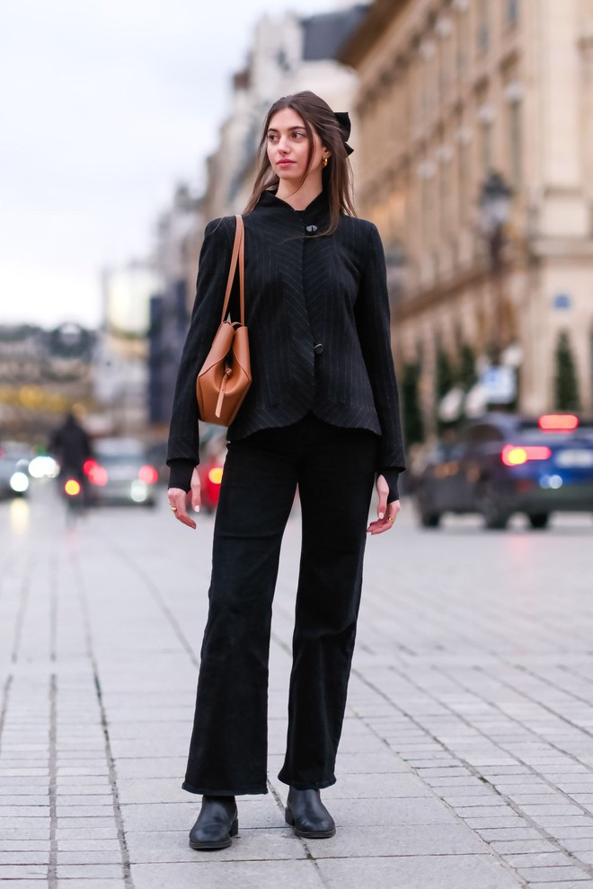 3 kiểu boots mùa lạnh khiến chân bạn thon dài hơn dù không đi cao gót- Ảnh 3. 3 kiểu boots mùa lạnh khiến chân bạn thon dài hơn dù không đi cao gót- Ảnh 3.