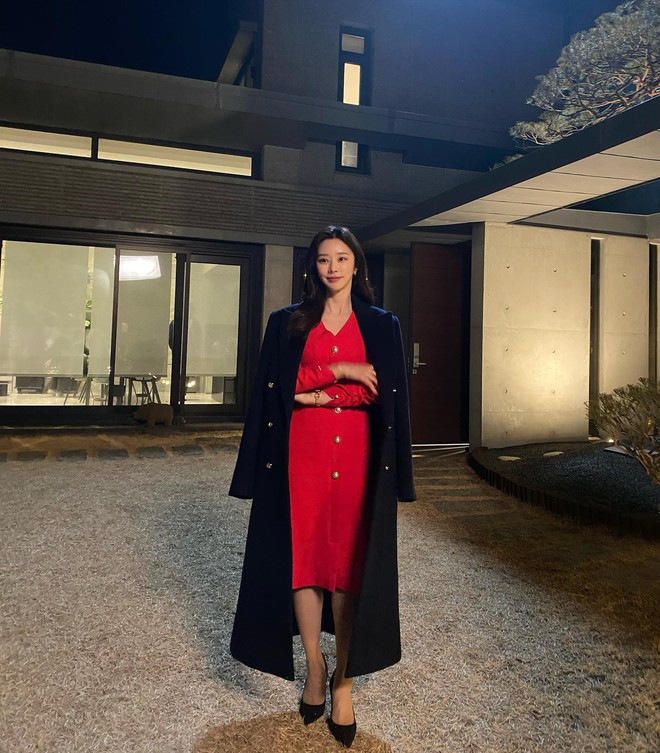 Nữ diễn viên ăn gian chiều cao nhờ tỉ lệ cơ thể quá đỉnh: Khó tin vậy cũng làm được!- Ảnh 3. Nữ diễn viên ăn gian chiều cao nhờ tỉ lệ cơ thể quá đỉnh: Khó tin vậy cũng làm được!- Ảnh 3.