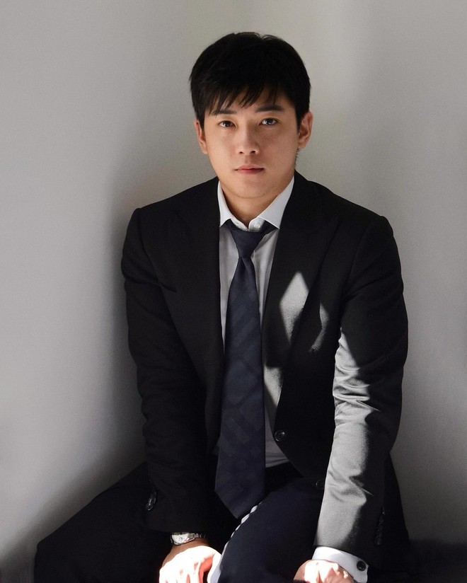 Chris Khoa Nguyễn - trai đẹp bị đồn "không có thật" bất ngờ tái xuất, đã kết hôn!!!- Ảnh 1.