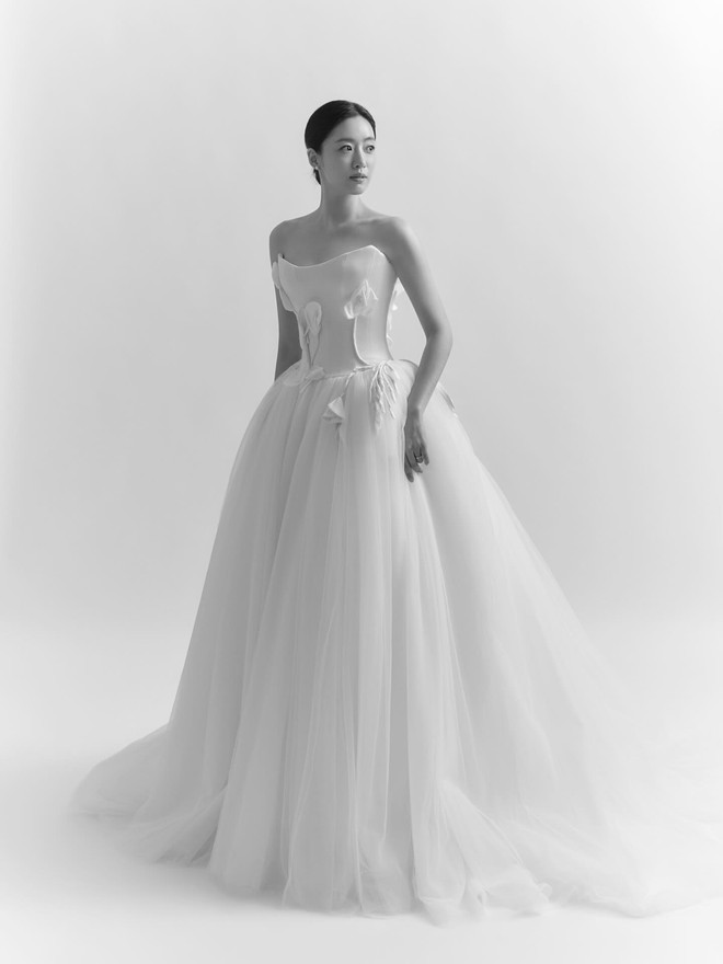 Chị Đẹp trong nhóm nhạc tuổi thơ lên xe hoa thật rồi, còn cầm hoa cưới đắt nhất thế giới- Ảnh 3.