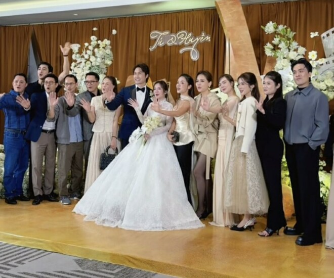 Ngọc Huyền liên tục khóc trong đám cưới với Đình Tú- Ảnh 2. Ngọc Huyền liên tục khóc trong đám cưới với Đình Tú- Ảnh 2.