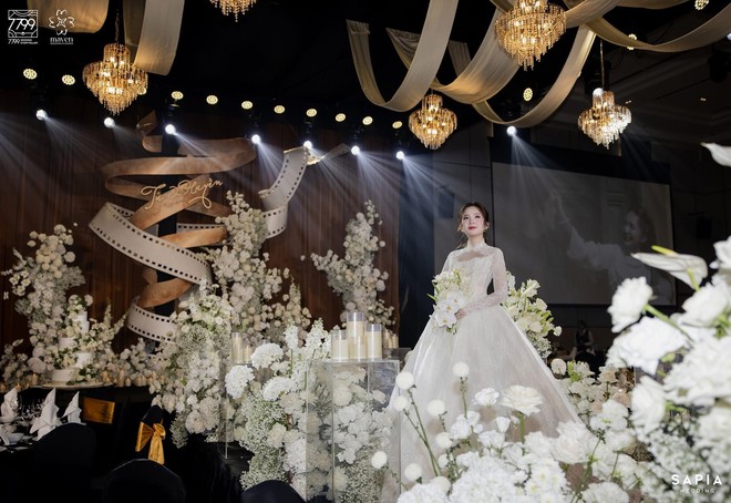 Ngọc Huyền liên tục khóc trong đám cưới với Đình Tú- Ảnh 4. Ngọc Huyền liên tục khóc trong đám cưới với Đình Tú- Ảnh 4.