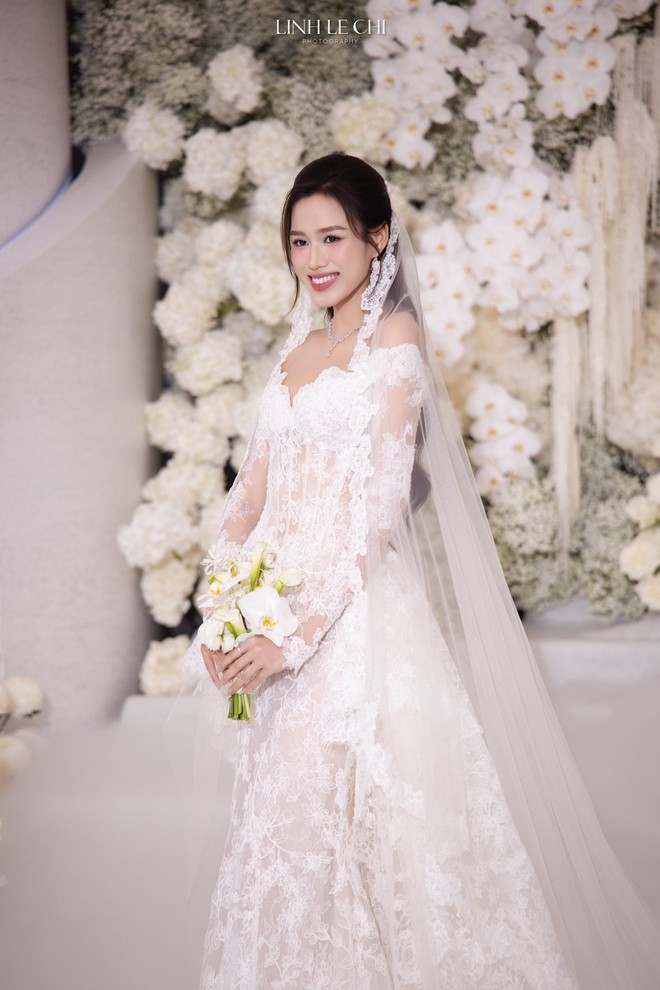 Đám cưới Hoa hậu Đỗ Hà - Viết Vương tại Hà Nội: Cô dâu ôm chồng khóc nức nở, "vũ trụ mỹ nhân" Vbiz đến chúc mừng!- Ảnh 7.