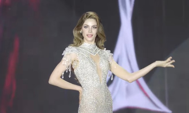 Mai Ngô dùng chiêu khi diễn áo tắm ở bán kết Miss Charm- Ảnh 12. Mai Ngô dùng chiêu khi diễn áo tắm ở bán kết Miss Charm- Ảnh 12.