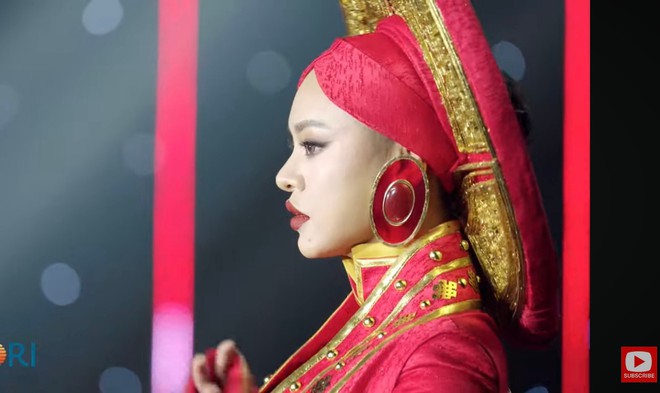 Mai Ngô dùng chiêu khi diễn áo tắm ở bán kết Miss Charm- Ảnh 14. Mai Ngô dùng chiêu khi diễn áo tắm ở bán kết Miss Charm- Ảnh 14.