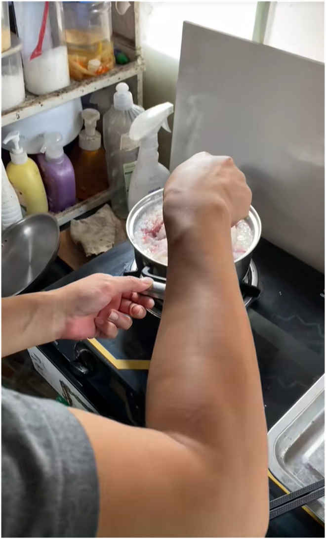 Bí mật của gia đình "3 đời ở phố cổ Hà Nội", được thừa kế căn nhà chưa đến 20m2- Ảnh 11. Bí mật của gia đình "3 đời ở phố cổ Hà Nội", được thừa kế căn nhà chưa đến 20m2- Ảnh 11.