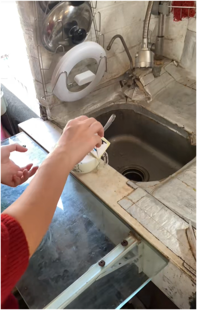 Bí mật của gia đình "3 đời ở phố cổ Hà Nội", được thừa kế căn nhà chưa đến 20m2- Ảnh 8. Bí mật của gia đình "3 đời ở phố cổ Hà Nội", được thừa kế căn nhà chưa đến 20m2- Ảnh 8.