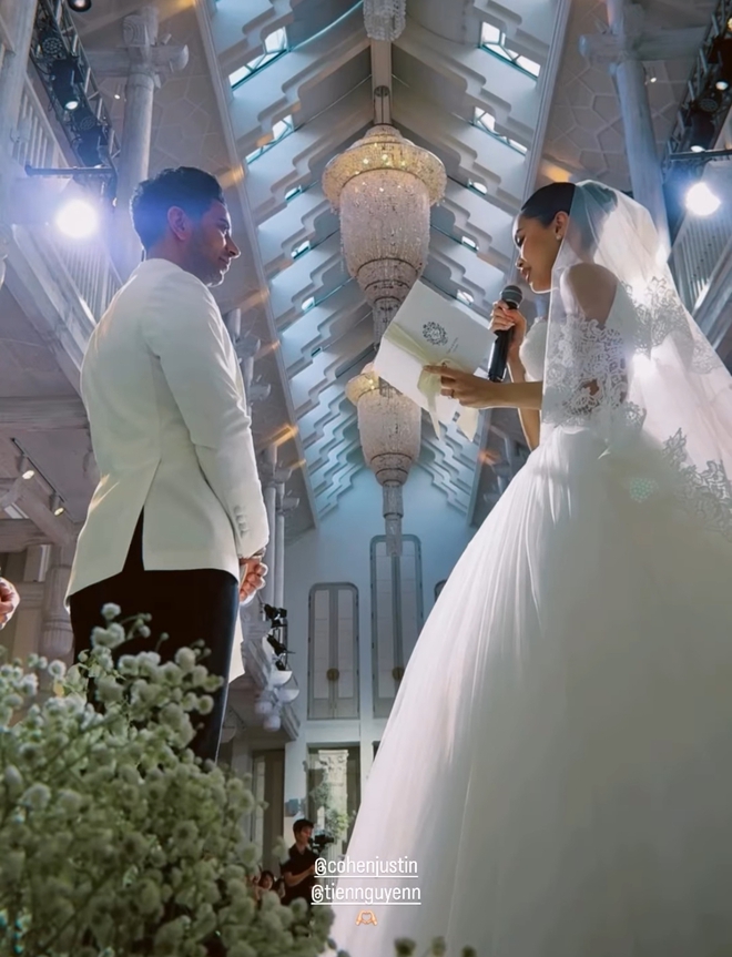 Lễ cưới Tiên Nguyễn tại Đà Nẵng: Cô dâu chú rể khoá môi, Hà Tăng - Linh Rin không tham dự- Ảnh 4.