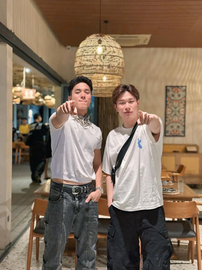 Nam thần thế hệ mới khiến HIEUTHUHAI và loạt mỹ nam không thể toả sáng- Ảnh 5. Nam thần thế hệ mới khiến HIEUTHUHAI và loạt mỹ nam không thể toả sáng- Ảnh 5.