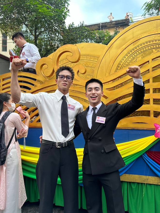 Nam thần thế hệ mới khiến HIEUTHUHAI và loạt mỹ nam không thể toả sáng- Ảnh 6. Nam thần thế hệ mới khiến HIEUTHUHAI và loạt mỹ nam không thể toả sáng- Ảnh 6.